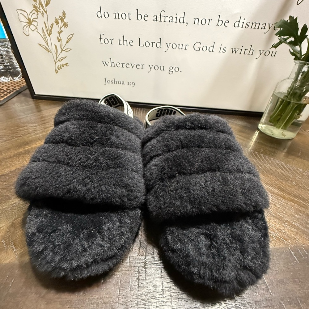 UGG Black Fuzzy Slippers Little Girls SZ 1- Box13